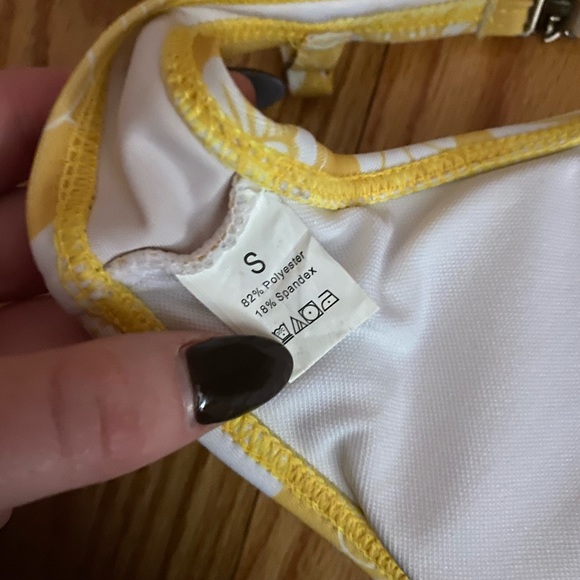 Yellow Daisy bikini top - Picture 3 of 5